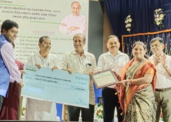 ସାମଗ୍ରିକ ପ୍ରଦର୍ଶନ ପାଇଁ ହିଞ୍ଜିଳିକାଟୁ ବ୍ଳକ ଦ୍ଵିତୀୟ ଭାବେ ସମ୍ମାନିତ