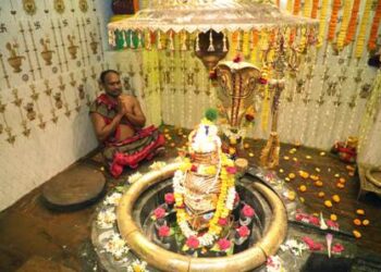 ମହାକାଳ ବେଶରେ ଝଲସିଲେ  ବାବା ହଟ୍ଟକେଶ୍ୱର 