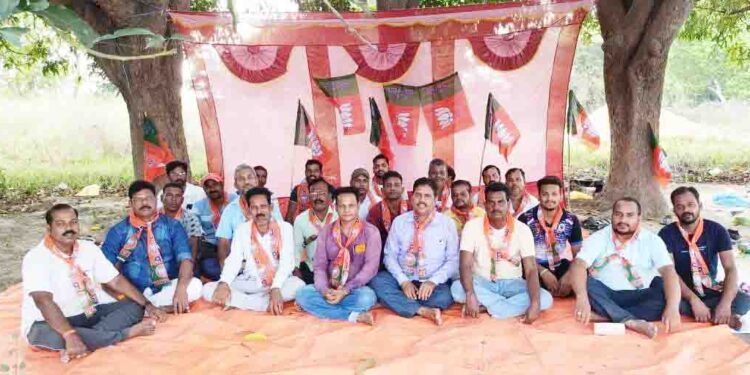 ମାଣିକାଗୋଡ଼ାରେ ବିଜେପିର ଗାଁ କୁ ଚାଲ ଓ ବୁଥ୍ ଅଭିଯାନ