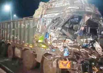 ଟ୍ରକ ଦୁର୍ଘଟଣାରେ ଚାଳକ ଗୁରୁତର : ସଂକଟାପନ୍ନ ଅବସ୍ଥାରେ ଟାଙ୍ଗୀରୁ ଭୂବନେଶ୍ୱର ମେଡିକାଲକୁ  ସ୍ଥାନାନ୍ତରିତ