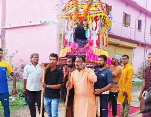 ପ୍ରଭୁ ଶ୍ରୀ ଶ୍ରୀ କଳିଯୁଗେଶ୍ଵର ଙ୍କ ପୂର୍ଣ୍ଣିମା ପଙ୍କ୍ତି ଭୋଗ ଲାଗି