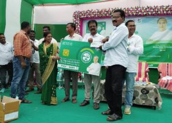 ନୁଆଗଡ ବ୍ଲକ ସ୍ତରୀୟ ବି.ଏସ.କେ.ୱଇ ନବୀନ କାର୍ଡ ବଣ୍ଟନ