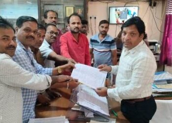 ଛେଳିଗଡ ପ୍ରକଳ୍ପ କ୍ଷତିଗ୍ରସ୍ତ କ୍ଷୁଦ୍ର ବ୍ୟବସାୟୀ, ଭାଗଚାଷୀଙ୍କ ଦାବିପତ୍ର ପ୍ରଦାନ