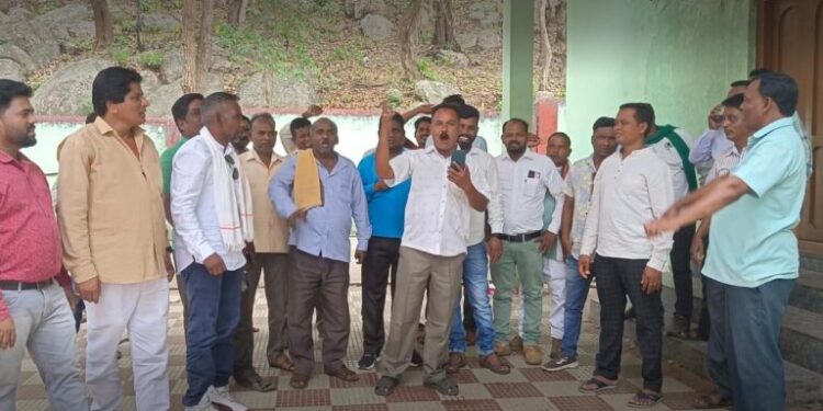 ମୋହନା ନିର୍ବାଚନ ମଣ୍ଡଳୀରେ ବିଜେଡ଼ି ଟିକେଟ କୁ ନେଇ କର୍ମୀ ଓ ବିଧାୟକ ଆଶାୟୀ ପ୍ରାର୍ଥୀଙ୍କ ମେଳି ପରେ ଅନ୍ୟ ଦଳର ପ୍ରାର୍ଥୀଙ୍କ ବିଜୟ ହାସଲ ସମ୍ଭାବନା ଅଧିକ …