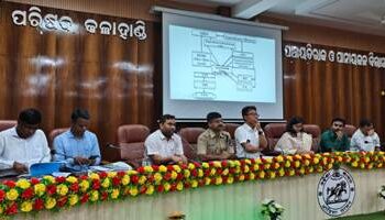 କଳାହାଣ୍ଡି ଜିଲ୍ଲାରେ ନିର୍ବାଚନ ସମ୍ବନ୍ଧୀୟ ସମୀକ୍ଷା ବୈଠକ