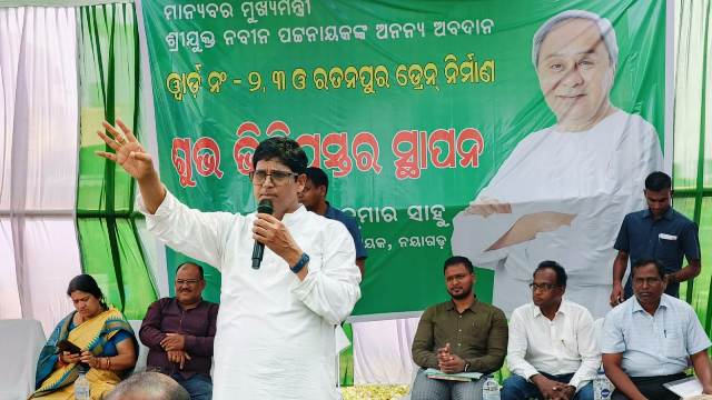 ଡ୍ରେନେଜ୍ ସମସ୍ୟାରୁ ମୁକ୍ତି ପାଇଁ : ୪ କୋଟି ୯୧ ଲକ୍ଷ ଟଙ୍କା ଅନୁଦାନ – ୨୪ ଘଣ୍ଟା ଲୋକଙ୍କ ସେବା କରୁଛି ଅରୁଣ