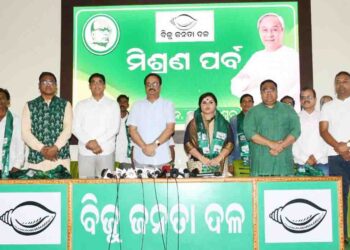 ନୟାଗଡ଼ : ଇରାନୀଙ୍କ ସମେତ ଶତାଧୀକ ସମର୍ଥକ ବିଜେଡିରେ ଯୋଗ ଦେଲେ