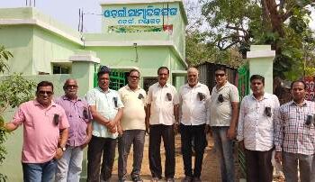 ଓଡଗାଁ ସାମ୍ବାଦିକ ସଂଘ ପକ୍ଷରୁ କଳା ବ୍ୟାଚ ପରିଧାନ