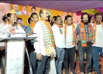 ନିଆଳିରେ ବିଜେପିର ମିଶ୍ରଣ ପର୍ବ : ଶତାଧିକ କର୍ମୀ ଓ ନେତା ବିଜେଡି ଛାଡ଼ି ବିଜେପିରେ ମିଶିଲେ