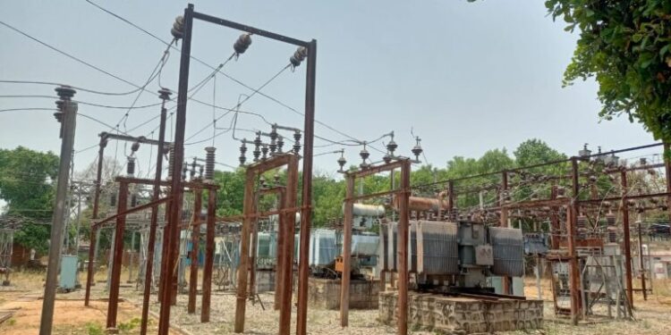 ଅସହ୍ୟ ଗରମ ରେ ବିଦ୍ୟୁତ କାଟ : ଦୈନିକ 5ଘଣ୍ଟା ହେଉଛି କଟ….ହିତାଧିକାରୀ ହନ୍ତସନ୍ତ