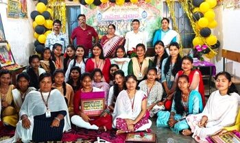 ଇନ୍ଦିରା ଗାନ୍ଧି ମହିଳା ଡ଼ିଗ୍ରୀ ମହାବିଦ୍ୟାଳୟରେ ଓଡ଼ିଆ ବିଭାଗ ପକ୍ଷରୁ ଶେଷବର୍ଷର ଛାତ୍ରୀଙ୍କୁ ବିଦାୟ କାଳୀନ ସମ୍ବର୍ଦ୍ଧନା