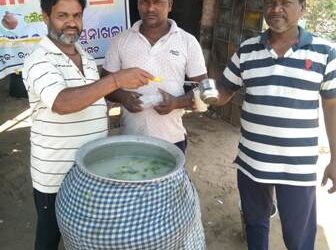 ରାଜସୁନାଖଳା ଯୁବ ଗୋଷ୍ଠୀ ପକ୍ଷରୁ ଜଳଛତ୍ର