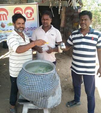 ରାଜସୁନାଖଳା ଯୁବ ଗୋଷ୍ଠୀ ପକ୍ଷରୁ ଜଳଛତ୍ର