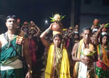 ବୁଢିବାହାଲ ରେ ଷୋହଳ ପ୍ରହର ନାମ ଯଜ୍ଞ ପାଇଁ କଳସ ଶୋଭାଯାତ୍ରା