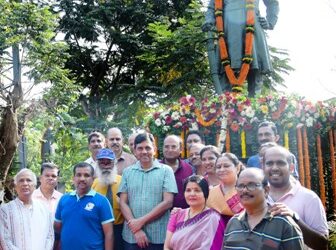 ମହାରାଜା ଶ୍ରୀ କୃଷ୍ଣଚନ୍ଦ୍ର ଗଜପତି ନାରାୟଣ ଦେବଙ୍କ ରାଜ୍ୟସ୍ତରୀୟ ଜୟନ୍ତୀ ପାଳନ ଅବସରରେ ପ୍ରତିମୂର୍ତ୍ତିରେ ମାଲ୍ୟାର୍ପଣ