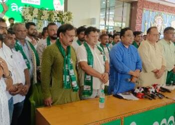 ବିଜେଡି ରେ ଯୋଗ ଦେଲେ କ୍ୟାପଟେନ ରାଜ୍ ନାରାୟଣ ମହାପାତ୍ର