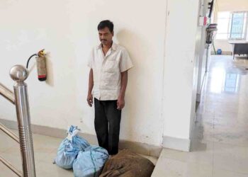 ସରକାରୀ ମଦ ଦୋକାନ ରୁ ବେସରକାରୀ ମଦ ଜବତ ଗିରଫ