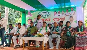 ଚିଲିକା ରାଜନୀତି : ବିଜେଡିରେ ମିଶିଲେ ପୂର୍ବତନ ସରପଞ୍ଚଙ୍କ ସହ ଶତାଧିକ ବିଜେପି କର୍ମି