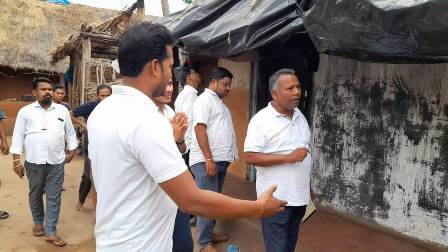 ଅଗ୍ନୀବିପନ୍ନ ପରିବାରକୁ ଭେଟି ସମବେଦନା ଜଣାଇଲେ କନ୍ଧମାଳ ସାଂସଦଙ୍କ ସ୍ବତନ୍ତ୍ର ପ୍ରତିନିଧି ଦଳ
