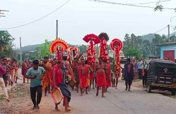 ଦଣ୍ଡପର୍ବରେ ଦୁଲୁକୁଛି ଗାଁ ଦାଣ୍ଡ  