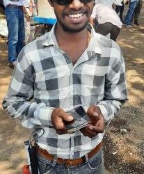 ଆଗ୍ରହ ଏମିତି ,ପ୍ରାର୍ଥୀପତ୍ର ଦେଖିବାକୁ ସୁନାବେଡ଼ା ରୁ କୋରାପୁଟ କୁ ଆସିଥିବା ଜଣେ ଦୃଷ୍ଟି ବାଧିତ