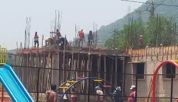 ସରକାରୀ କଟକଣାକୁ ଠିକାଦାରଙ୍କ ଫୁ ଡ଼ୁଡ଼ୁ ଖରାରେ ଏନ୍ଏସି ନୂତନ ଗ୍ରୃହ କାର୍ଯ୍ୟ କରୁଛନ୍ତି ଶ୍ରମିକ