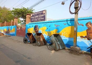 ସ୍ବଚ୍ଛ ପୁରୀ ଗର୍ବ ଆମରି ସଂସ୍କୃତ ବିଶ୍ୱବିଦ୍ୟାଳୟ : ବାମପଟେ ଅଳିଆଗଦା – ପଛପଟେ ଅଳିଆ ଗାଡି