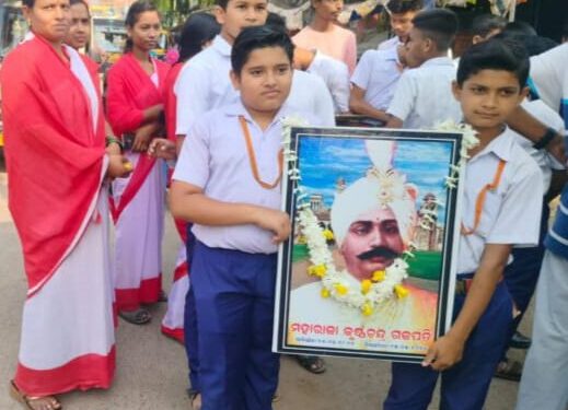ଉତ୍କଳ ଦିବସ ଅବସରରେ ସ୍ବତନ୍ତ୍ର ଉତ୍କଳ ପ୍ରଦେଶ ଗଠନର କର୍ଣ୍ଣ ଧାର କୃଷ୍ଣ ଚନ୍ଦ୍ର ଗଜପତି ଙ୍କ ପ୍ରତିମୂର୍ତ୍ତି ରେ ପୁଷ୍ପ ମାଲ୍ୟ ଅର୍ପଣ କଲେ ଅତିଥି ….
