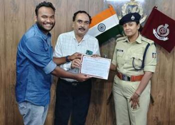 ଦୁର୍ଘଟଣାରେ ଆହତଙ୍କ ଉଦ୍ଧାକାରୀଙ୍କୁ ଏସ୍ପି କଲେ ପୁରସ୍କୃତ