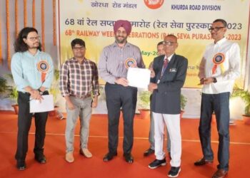 खोरधारोड मंडल द्वारा ६८वां रेल सप्ताह पुरस्कार समारोह-“रेल सेवा पुरस्कार”-२०२३. ६५रेलवे कर्मचारियों को रेल सेवा पुरस्कार-२०२३से सम्मानित किया गया