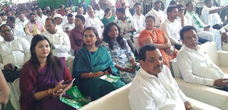 ନବୀନଙ୍କ ନିର୍ବାଚନ ପ୍ରଚାରରେ ନୟାଗଡ଼ ପାଲଟିଲା ଜନ ସମୁଦ୍ର – ଚିନ୍ତାରେ ରାଣୀ ଓ ବିଜେପି କର୍ମୀ