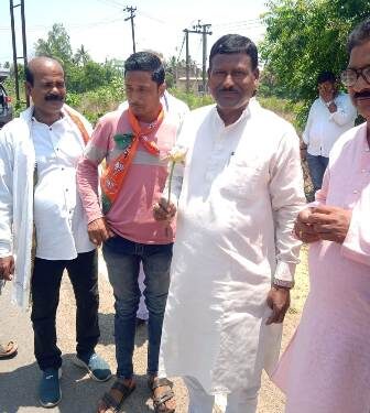 ବିରାଟ ଶୋଭାଯାତ୍ରାରେ ଆସି ନାମାଙ୍କନ ପତ୍ର ଦାଖଲ କଲେ ନିଆଳି ବିଜେପି ପ୍ରାର୍ଥୀ ଛବି ମଲ୍ଲିକ , ଏଥର ନିଆଳିର ଭାଗ୍ୟ ବଦଳିବ