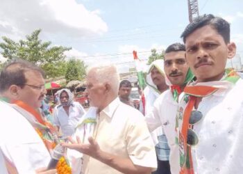 ଦଳୀୟ କାର୍ଯ୍ୟାଳୟ ଉଦଘାଟନ ପରେ କଂଗ୍ରେସର ପ୍ରଚାର ଜୋର ଧରିଲା ଘରକୁ ଘର ବୁଲି ଭୋଟ ଭିକ୍ଷା କଲେ ରଜନୀ ଓ ଦେବକାନ୍ତ