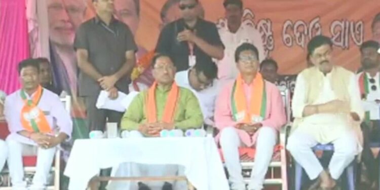 ଛତିଶଗଡ଼ ବିଧାୟକ ପୁରନ୍ଦର ମିଶ୍ରଙ୍କର ଘମାଘୋଟ ନିର୍ବାଚନ ପ୍ରଚାର