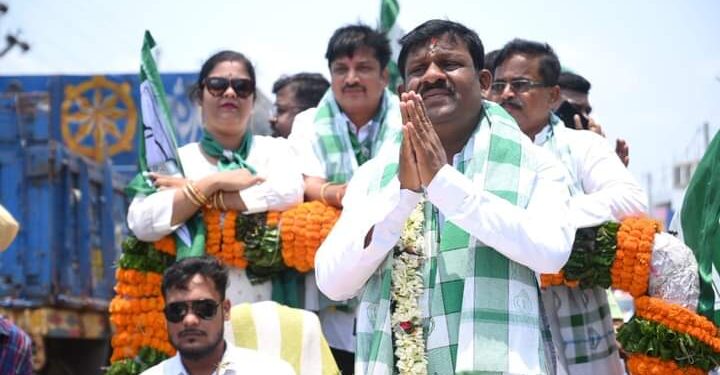 ନାମାଙ୍କନ ପତ୍ର ଦାଖଲ କଲେ ବିଧାୟକ ପ୍ରାର୍ଥୀ ଦିଲ୍ଲିପ ନାୟକ