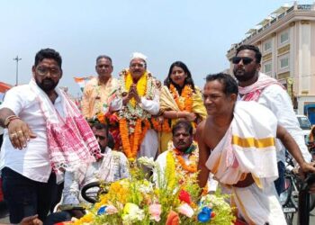 ଶଗଡ ଶୋଭାଯାତ୍ରାରେ ପ୍ରାର୍ଥୀପତ୍ର ଦାଖଲ କଲେ ଉମାବଲ୍ଲଭ