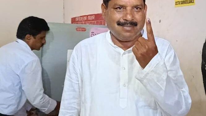 ବେଗୁନିଆର ସମସ୍ତ ବୁଥ୍ ରେ ଚାଲିଛି ମତଦାନ