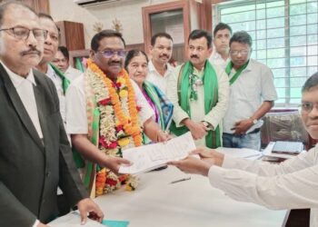 ଦ୍ଵିତୀୟ ପର୍ଯ୍ୟାୟ ନାମାଙ୍କନ ର ଷଷ୍ଠ ଦିନ : ବିରାଟ ପଟୁଆରରେ ଆସି ନାମଙ୍କନ ଦାଖଲ କାଲେ ଉପବାଚସ୍ପତି ସାଲୁଗା ପ୍ରଧାନ