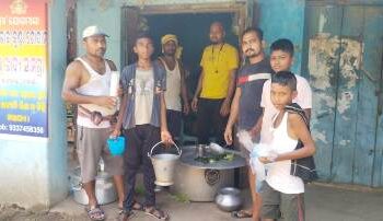 ହାଟବସ୍ତ ଯୁବ ଗୋଷ୍ଠୀ ପକ୍ଷରୁ ଜଳଛତ୍ର ବଣ୍ଟନ