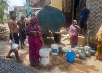 କଳାଙ୍ଗ ପଞ୍ଚାୟତରେ ପାନୀୟ ଜଳର ସମସ୍ୟା  :  ଲୋକମାନଙ୍କୁ ଟ୍ୟାଙ୍କର ଯୋଗେ ପାଣି ଯୋଗାଗଲା 