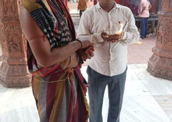 ବିଜେଡ଼ି ସାଂସଦ ଓ ବିଧାୟକ ପ୍ରାର୍ଥିଙ୍କ ବିଜୟ ପାଇଁ ଦୀପ ଜାଳିଲେ ଗ୍ରାମବାସୀ