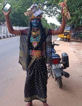 ହିଞ୍ଜିଳିକାଟୁ ଲକ୍ଷ୍ମୀ ନୃସିଂହ ଯାତ୍ରାର ଦ୍ଵିତୀୟ ଦିବସ : କଳାକୁଞ୍ଜ ଓ ରଥ ନିକଟରେ ଯାତ୍ରାପ୍ରେମୀଙ୍କ ଅସମ୍ଭବ ଭିଡ ଆତସବାଜିରେ କମ୍ପିଲା ଯାତ୍ରା ପଡିଆ