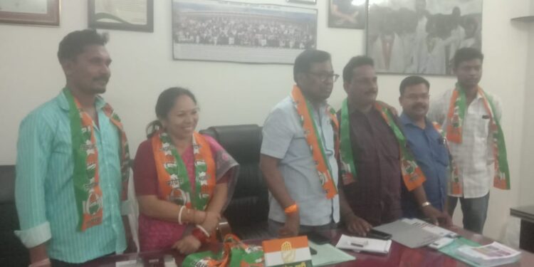 କଂଗ୍ରେସରେ ଯୋଗଦେଲେ ୬ ସମିତି ସଭ୍ୟ ସଭ୍ୟା