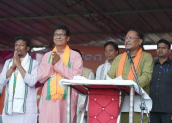 ଛତିଶଗଡର ମୁଖ୍ୟ ମନ୍ତ୍ରୀ ଲକ୍ଷ୍ମୀପୁରରେ , ପ୍ରାର୍ଥୀଙ୍କ ପାଇଁ କଲେ ପ୍ରଚାର , ମେଘୁଆ ପାଗ ପାଇଁ ଦେଢ଼ ଘଣ୍ଟା ଅଟକିଲେ