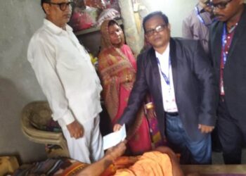 ଓଡ଼ିଶା ରାଜ୍ୟ ଶ୍ରମିକ ସମବାୟ ସମିତି ପକ୍ଷରୁ ଦୁର୍ଘଟଣାଗ୍ରସ୍ତ ଶ୍ରମିକ ମନୋରଞ୍ଜନକୁ ୫ହଜାର ଟଙ୍କା ସହାୟତା ରାଶି ପ୍ରଦାନ