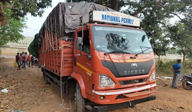 ଆନ୍ଧ୍ର ଯାଉଥିବା ଗୋରୁ ବୋଝେଇ ଗାଡି ଜବତ