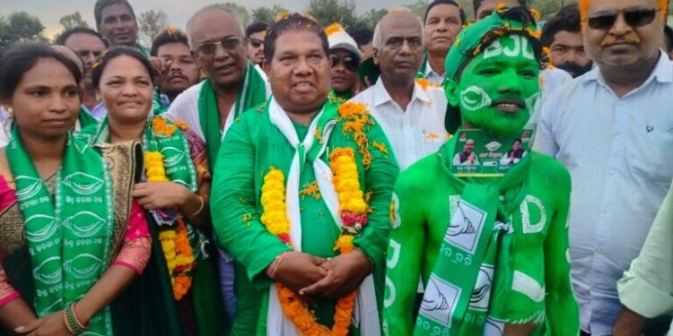 ଦୁଇ ଓଲିଉଡ ଅଭିନେତ୍ରୀଙ୍କ ମୋହନା ନିର୍ବାଚନ ମଣ୍ଡଳୀରେ ବିଜେଡି ପାଇଁ କଲେ ପ୍ରଚାର …
