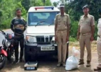 ଦୁର୍ଘଟଣାଗ୍ରସ୍ତ ବାଇକରୁ ୧୦ କିଲୋ ଗଞ୍ଜେଇ ଜବତ , ୨ ଜଣ ଫେରାର