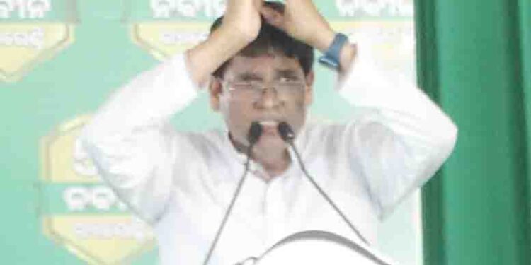 ପ୍ରତ୍ୟୁଷାଙ୍କ ଆଶା ଆଶାରେ ରହି ଗଲା : ୪୩୯ ଖଣ୍ଡ ଭୋଟ୍ରେ ଜିତିଲେ ଗଡ଼ ରକ୍ଷା କରିବାରେ ସଫଳ ହେଲେ – ଅରୁଣ