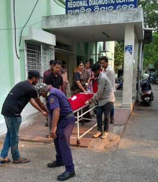 କଟକ -ଭୁବନେଶ୍ୱର ଜାତୀୟ ଦରାଜପଥ ନୂଆଗଡ଼ ନିକଟରେ ମୋ ବସକୁ ପଛରୁ ଧକ୍କା ଦେଲା ଟ୍ରକ ୨୯ ଆହତ